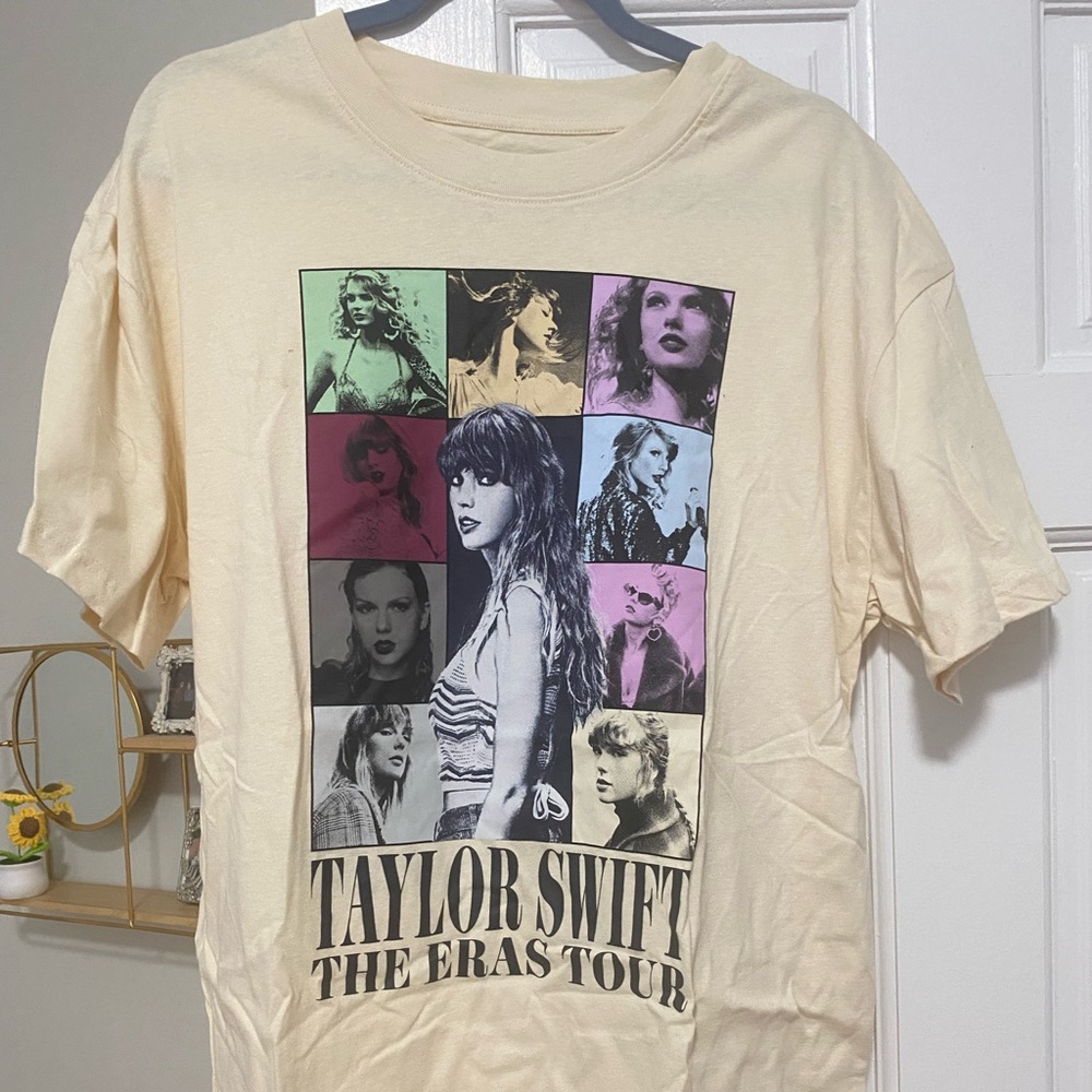 AUTHENTIC Taylor Swift Eras Tour T-Shirt XL